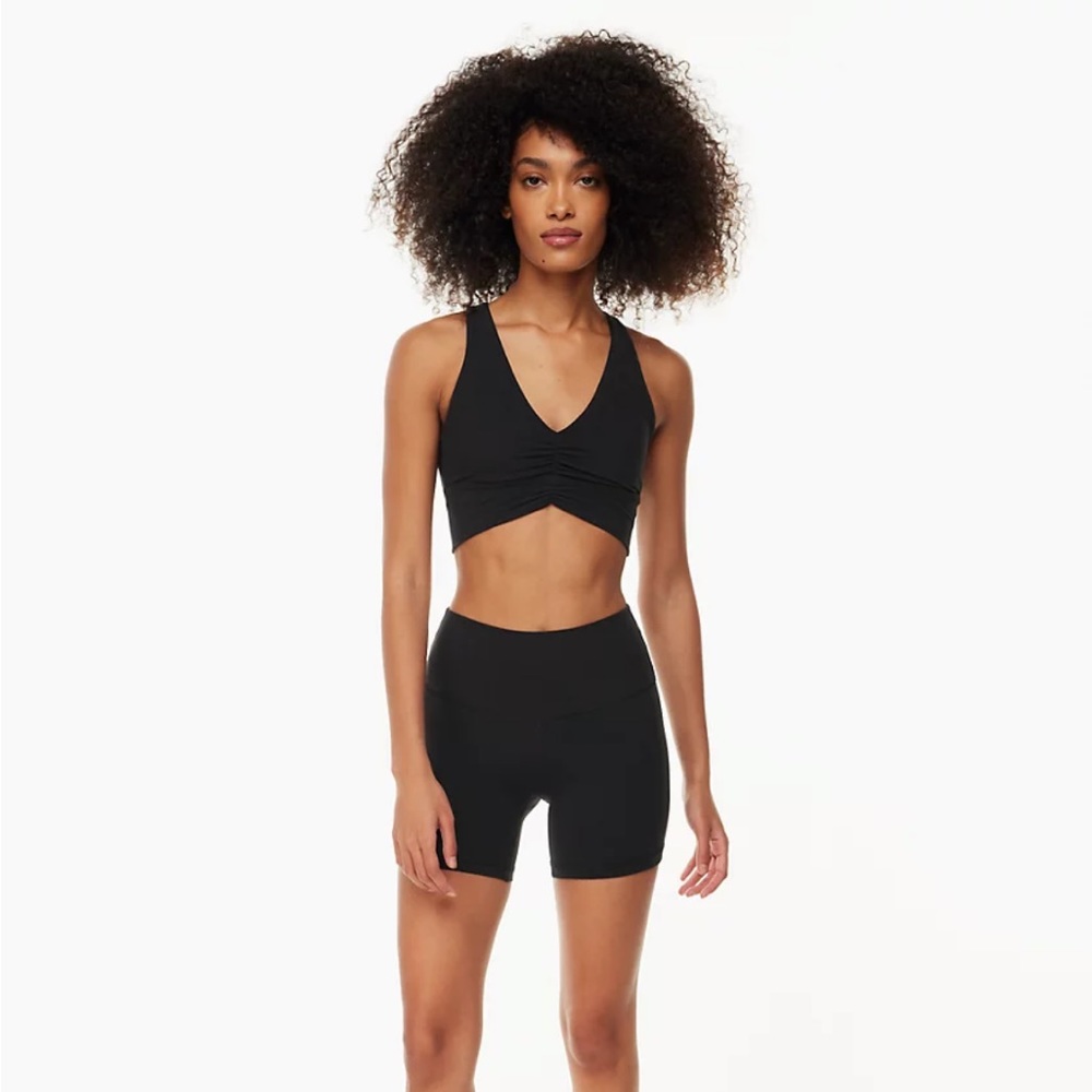 Aritzia TNAButter Volley Sports Bra in black sz S